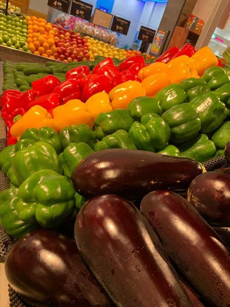 green vegetables in store